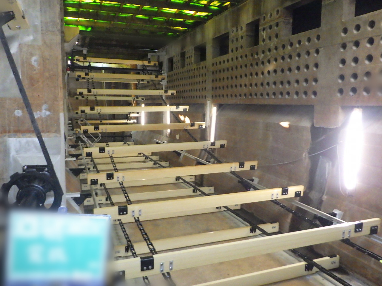 東京都江東区 砂町水再生センター納　チェーンフライト式掻寄機